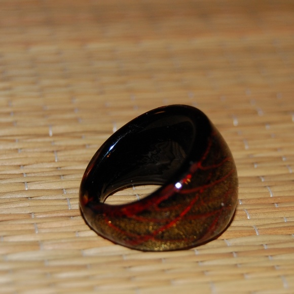 Pretty Glass Ring - Picture 3 of 5